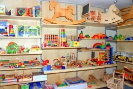 Ladenverkauf Regale Holzspielzeuge Schaukelpferd Stapelspielzeug