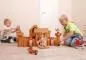Preview: Kinder spielen mit einer Holz-Ritterburg