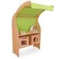 Preview: Kinder-Spielständer aus Buchenholz mit Dachbogen und grünem Spieltuch. Die Kinder-Spielküche hat eine Spühle, eine Waschmaschine und ein Schränkchen.