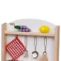 Preview: Kinder-Spielküche "Zwerg", natur-weiß, mit Herd und Spüle, Tischküche aus Naturholz, massiv, nachhaltig, Detail Rückwand mit Ablagebrett und Kinderküchen-Zubehör