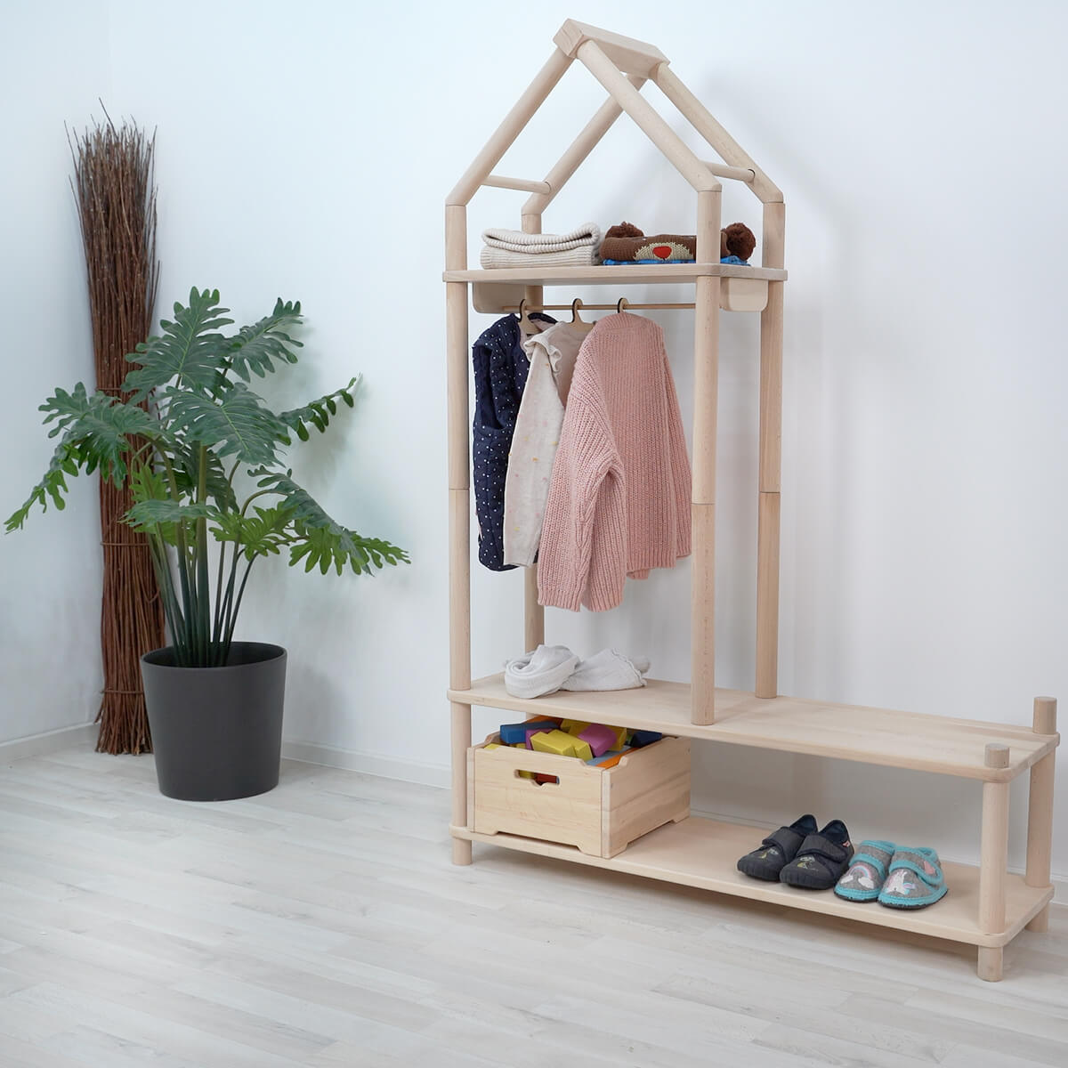 Kinder Garderobe mit Sitzbank aus Holz