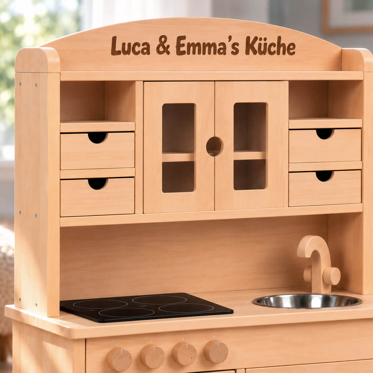 Kita-Kinderküche HÄNSEL mit personalisiertem Aufsatz und Lasergravur