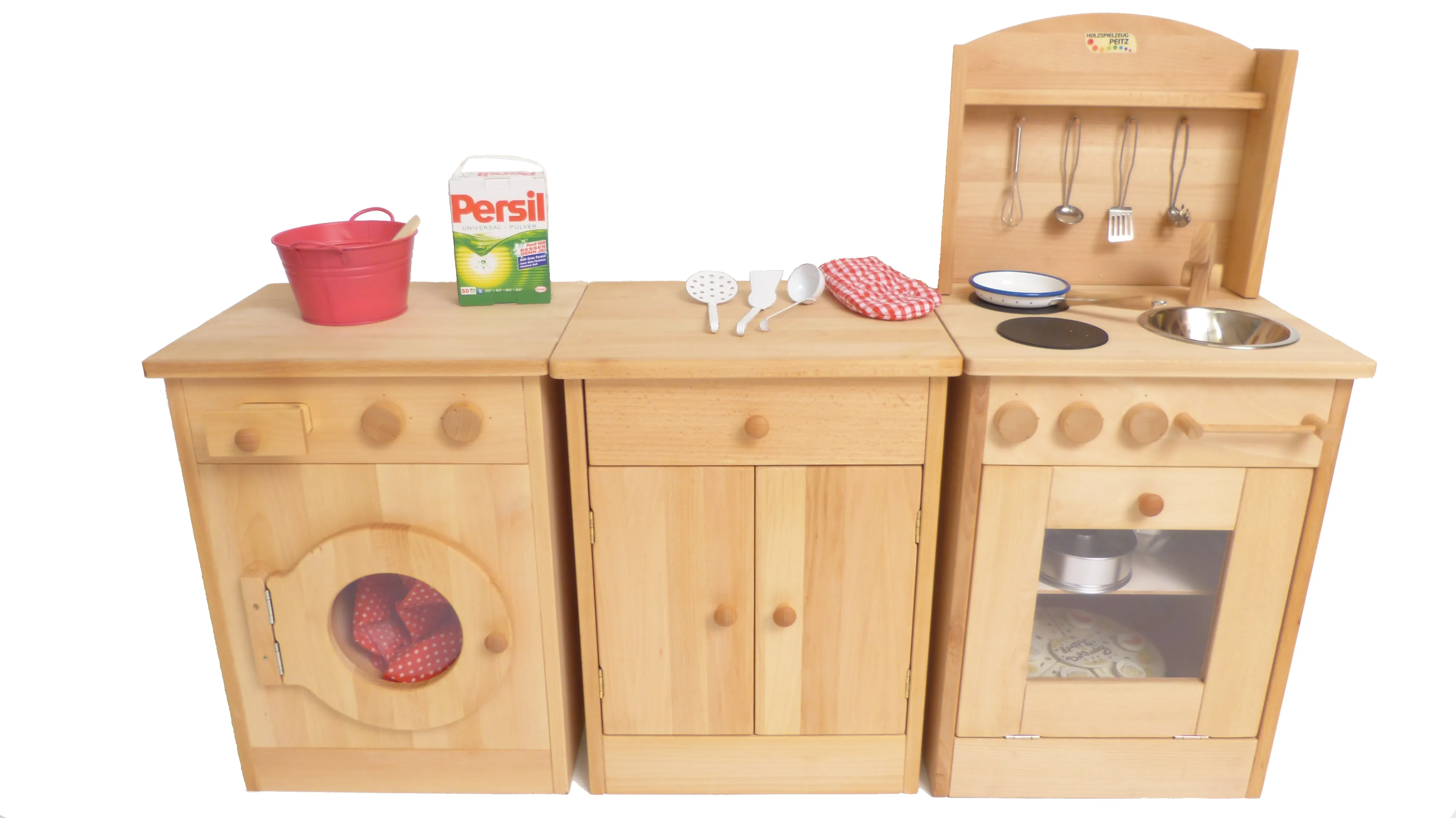 Holz-Küchenzeile für Kinder mit je einer Waschmaschine, einem Schrank und einem Küchenherd mit Backofen.
