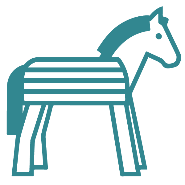 Holz-Voltigierpferde in drei verschiedenen Farbvarianten: Eiche, Kastanie und weiß.