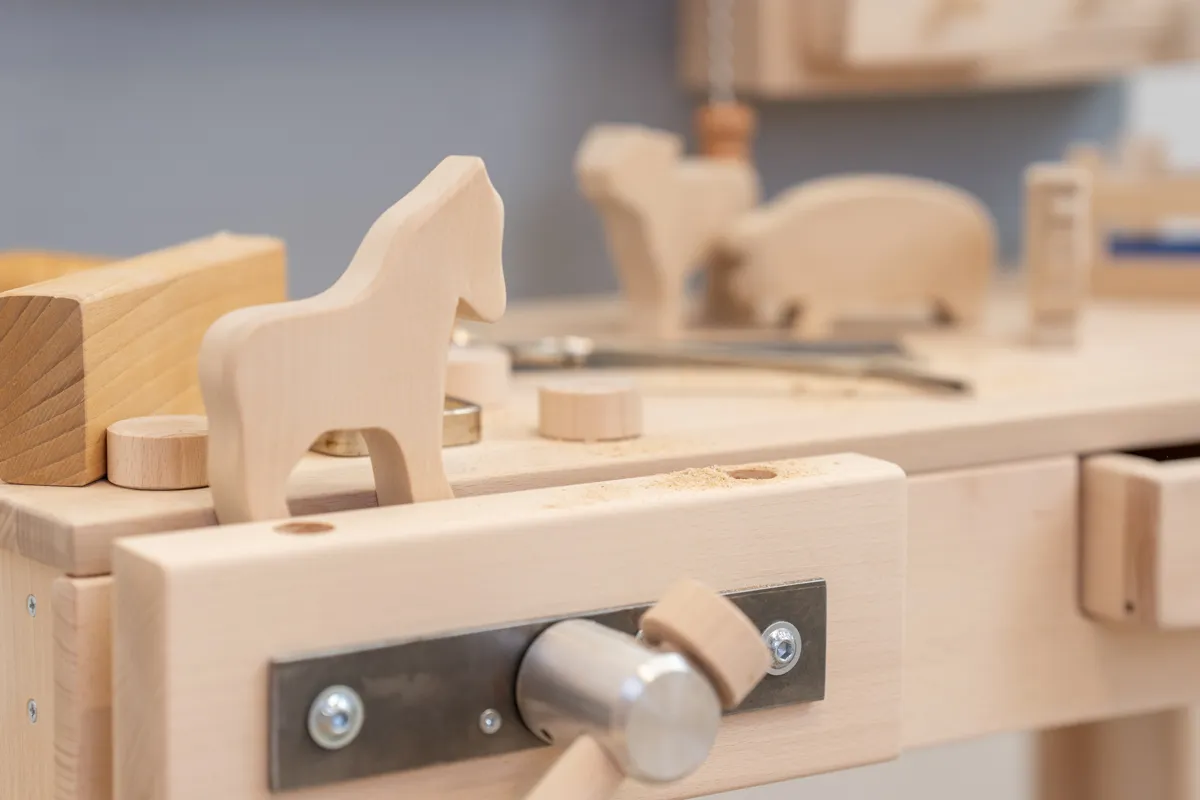 Unsere Mission: Hochwertiges Holzspielzeug und shcönes Design aus Liebe zum Kind