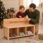 Preview: Personalisierte Kinder Sitzbank mit einer Schublade und Namensgravur als besonderes Geschenk.