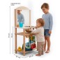 Preview: Montessori Waschtisch NERI im Größenvergleich mit zwei Kindern zeigt kindgerechte Höhe, Breite und Tiefe