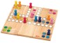 Preview: Klassisches Ludo-Spielbrett aus hellem Holz; auf den weißen Feldern stehen verschiedene bunte Holzfiguren in Gelb, Grün, Blau, Rosa und Orange