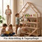 Preview: Kinder nutzen das Montessori Puppenhaus Regal gemeinsam im Kita-Alltag und in der Tagespflege