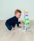 Mobile Preview: Kind Spielt mit stabelwürfen farbig