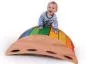Preview: Kleinkind-spielt-Regenbogenfarben-Babywippe-Massivholz-Baby-Wippe-Bogen-Klettern-Turnen-Aktivspielzeug