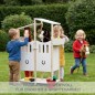 Preview: Kinder spielen gemeinsam mit Hobby Horse Stall im Garten