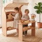 Preview: Kinder spielen an Holz Kinderküche Spielständer im hellen Kinderzimmer – kreatives Rollenspiel