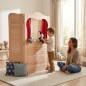 Preview: Kind spielt mit Kasperletheater aus Holz während Mutter zuschaut im Kinderzimmer