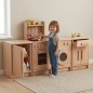 Preview: Kind spielt an einer Montessori Kinderküchenzeile aus Holz, fördert Rollenspiel und Selbstständigkeit
