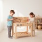 Preview: Kinderhobelbank aus Holz mit zwei spielenden Kindern in hellem skandinavischem Kinderzimmer – höhenverstellbare Werkbank von Holzspielzeug Peitz.
