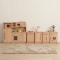 Preview: Große Kinderküchenzeile aus Holz mit mehreren Spielküchenmodulen und Arbeitsflächen auf einem Teppich im Kinderzimmer