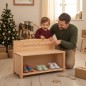 Preview: Personalisierte Sitzbank Kinder. Vater schenkt dem Kind die gravierte Holzbank 'Charlotte & Mino' zu Weihnachten.