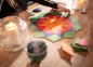 Preview: Kind legt mit dem LegeART Legespiel ein buntes Mosaik