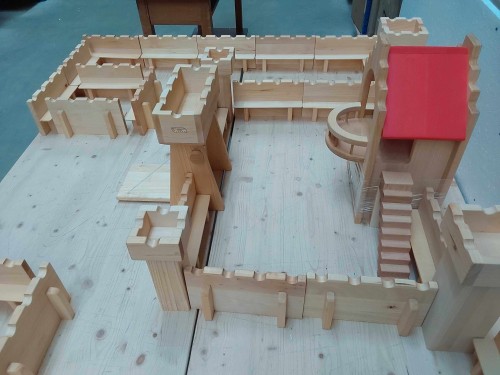 XXL Ritterburg Sonderposten mit 20 zusätzlichen Mauerteilen | Linde Massivholz geölt