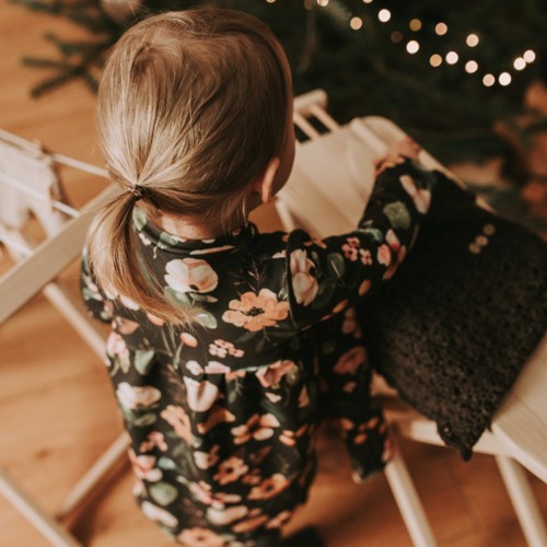 Kinder Holz Bügeleisen im Einsatz beim Bügeln