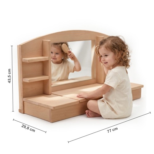 Größenvergleich Kinder Schminktisch mit Kind im direkten Vergleich