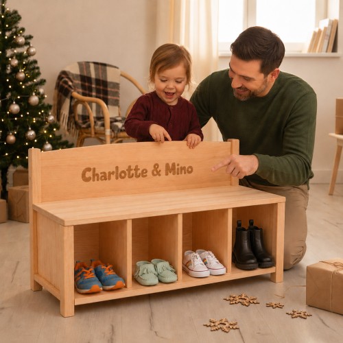 Personalisierte Kinder Sitzbank mit einer Schublade und Namensgravur als besonderes Geschenk.