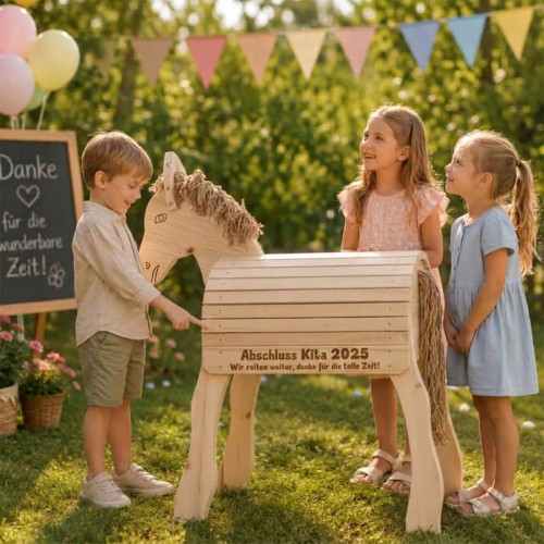 Personalisierter Holzesel PEDRO mit individueller Gravur als besonderes Geschenk für Kinder.