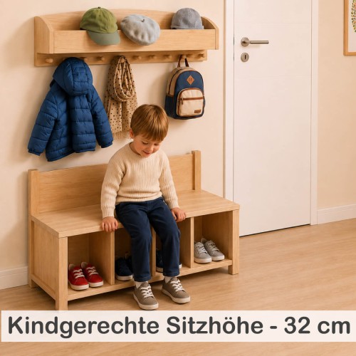 Kind sitzt bequem auf Kinder Sitzbank und zieht selbstständig Schuhe an – kindgerechte Sitzhöhe.
