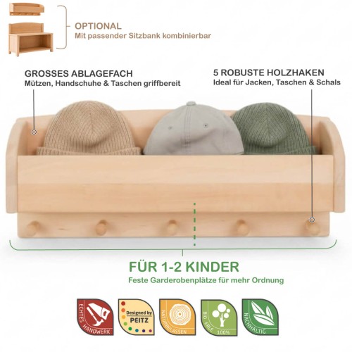 Kindergarderobe Holz. Infografik im Studio, zeigt 5 Haken, Ablagefach und abgerundete Kanten zur Sicherheit des Kindes.