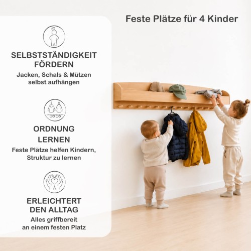 Kinder nutzen praktische Holz Garderobe mit Sitzbank und Kleiderstange im modernen Montessori Kinderzimmer
