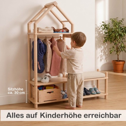 Montessori Garderobe auf Kinderhöhe zum selbstständigen Greifen von Kleidung und Schuhen