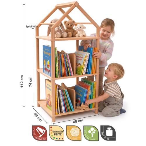 Quadratisches Montessori Bücherregal HELSINKI im Größenvergleich mit zwei spielenden Kindern.