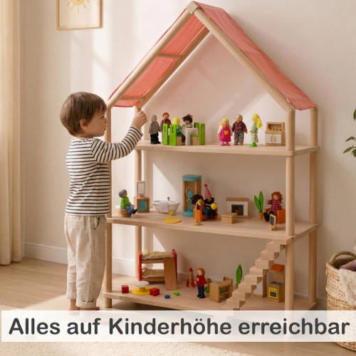 Kind erreicht alle Ebenen des Montessori Puppenhaus Regals bequem und gestaltet seine Spielwelt selbstständig