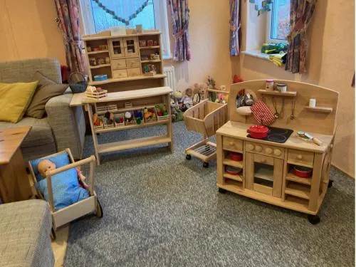 Kindermöbel aus Holz: Einkaufswagen,Kaufladen,Schreibtisch usw.
