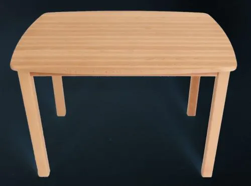 Großer Holz-Spieltisch für Kinder.