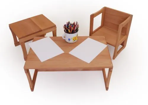Kinder-Wende-Möbelset aus Massivholz, hier als Tisch und zwei Kindersessel