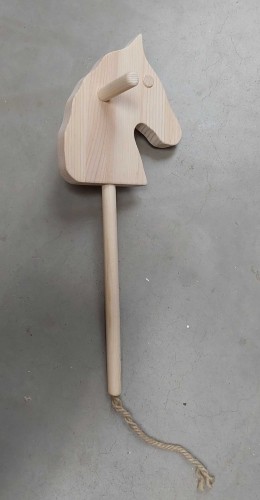 Steckenpferd aus Holz - Seitansicht