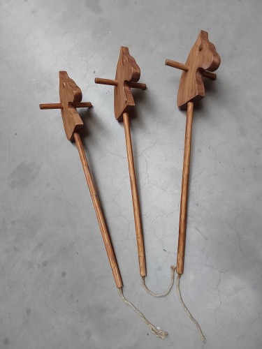 Steckenpferd aus Holz fester Stiel