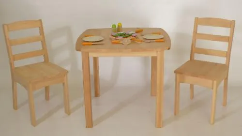 Kinder-Möbel aus Holz, Tisch mit zwei Stühlen