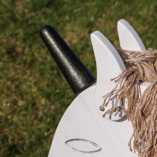 Holzpferd mit glitzerndem Einhorn