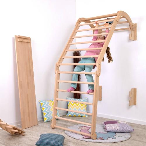 Flexi Sprossenwand Rama mit Bogen - Spielendes Kind