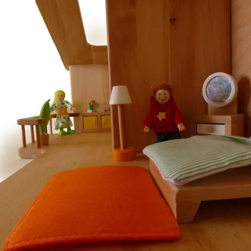 Puppenstube-Schlafzimmer-Wohnzimmer-Puppenhaus-Elsa, 3-stoeckig,Kinder-Holz-Puppenstube,Puppen-Spielzeug-ökologisch-nachhaltig