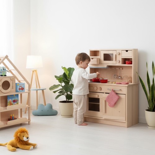 Spielküche mit spielendem Kind
