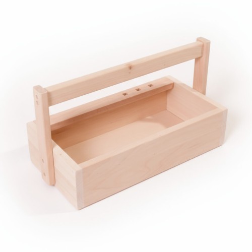 Der Kinder Werkzeugkasten FREDDY aus Holz steht freigestellt vor weißem Hintergrund.