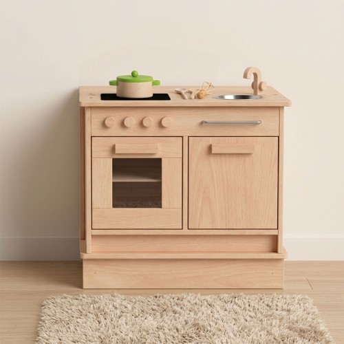 Kinderküchenblock aus Holz mit Spüle, Backofen und Waschmaschinenmodul in einem hellen Kinderzimmer