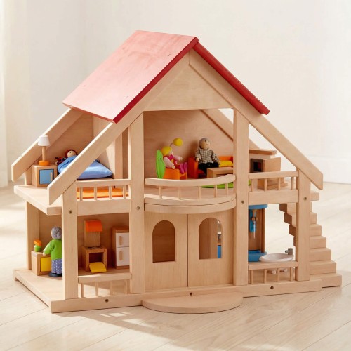 Großes Puppenhaus aus naturbelassenem Buchenholz mit rotem Dach, liebevoll mit Puppenmöbeln eingerichtet