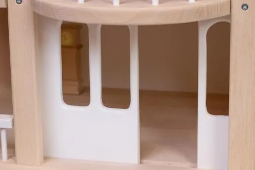 Puppenhaus in Natur und weiß mit rotem Dach mit Treppe und Püppchen - Detail, Türen lassen sich öffnen