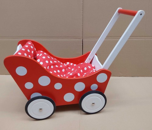 Rot-weißer Puppenwagen aus Holz mit Gummireifen in der Seitenansicht