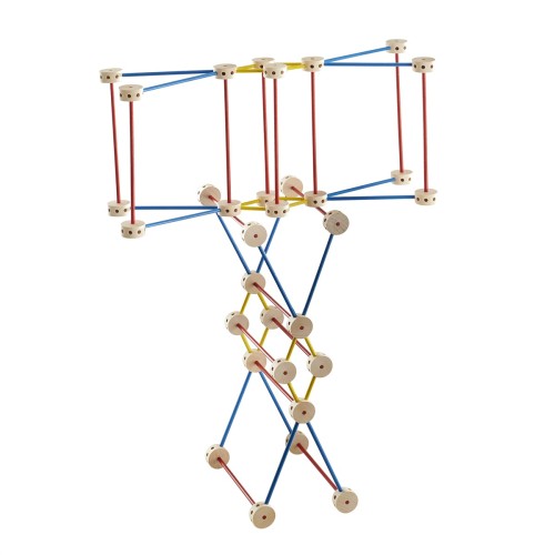 Große Figur aus SteckART Set 2 als kreatives Holz-Konstruktionsspiel